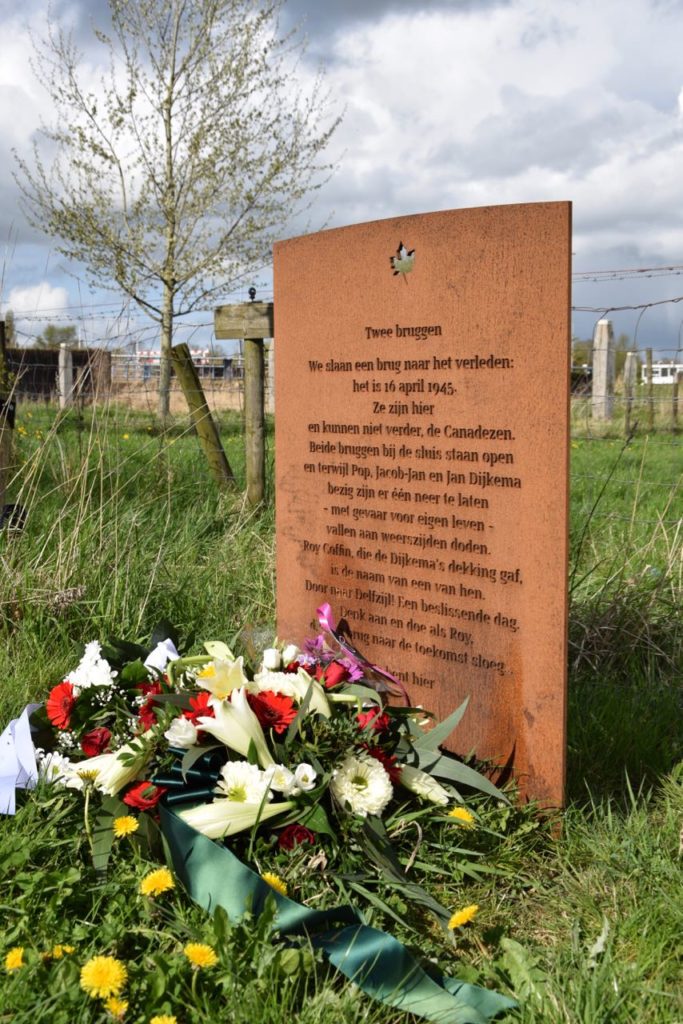 De plaquette na de herdenking op 16 april 2017